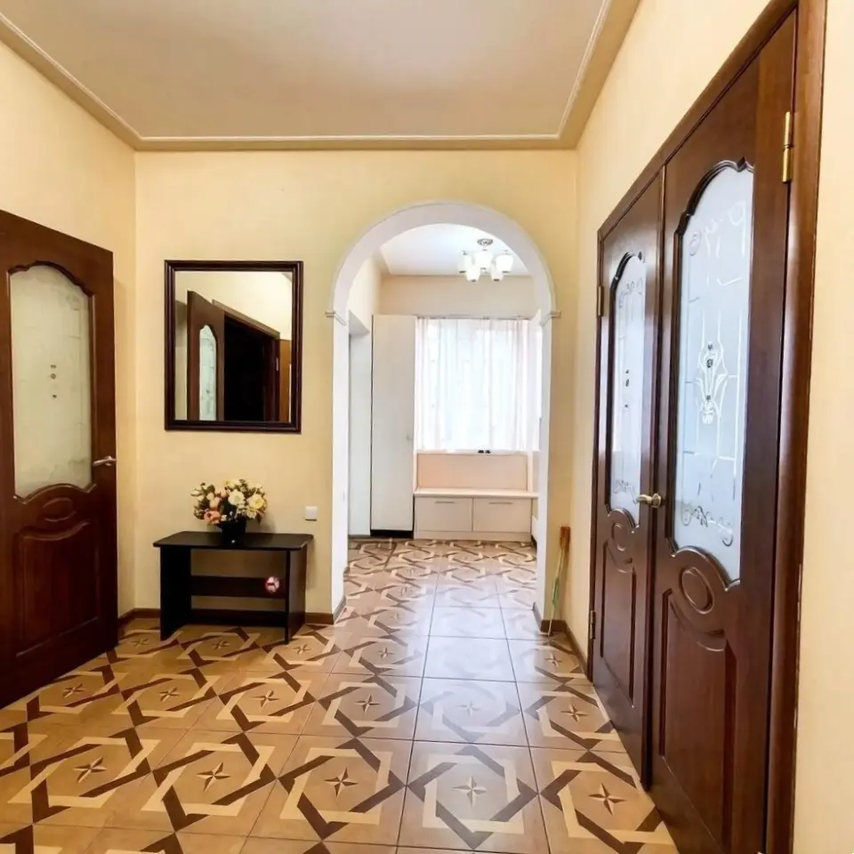 2-этажный дом, 251 м² на 5,1 сот. в Крымске