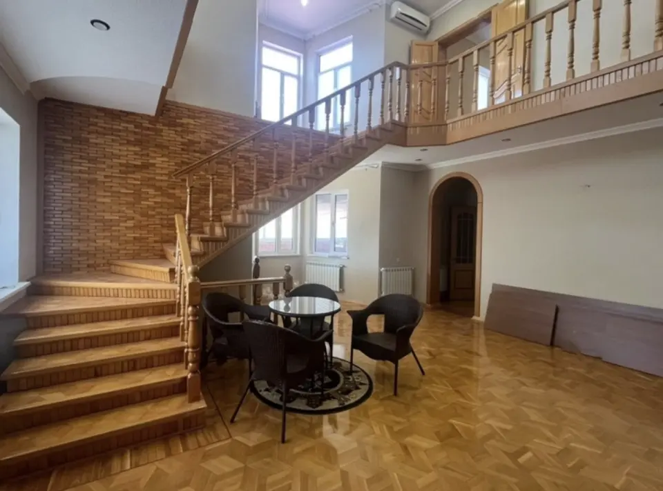 2-этажный дом, 363 м² на 20 сот. в Новоукраинский х.