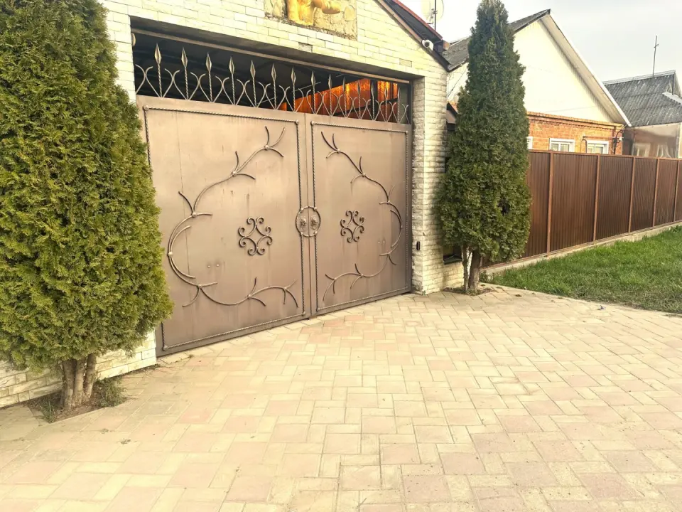 2-этажный дом, 330 м² на 9 сот. в Крымске