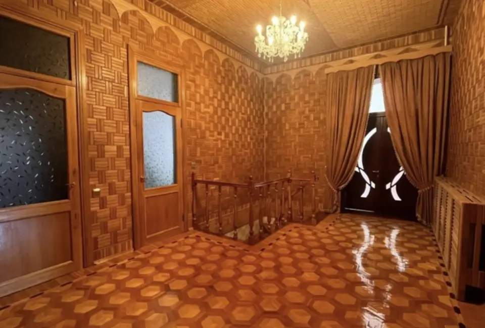 3-этажный дом, 748 м² на 15 сот. в Новоукраинский х.