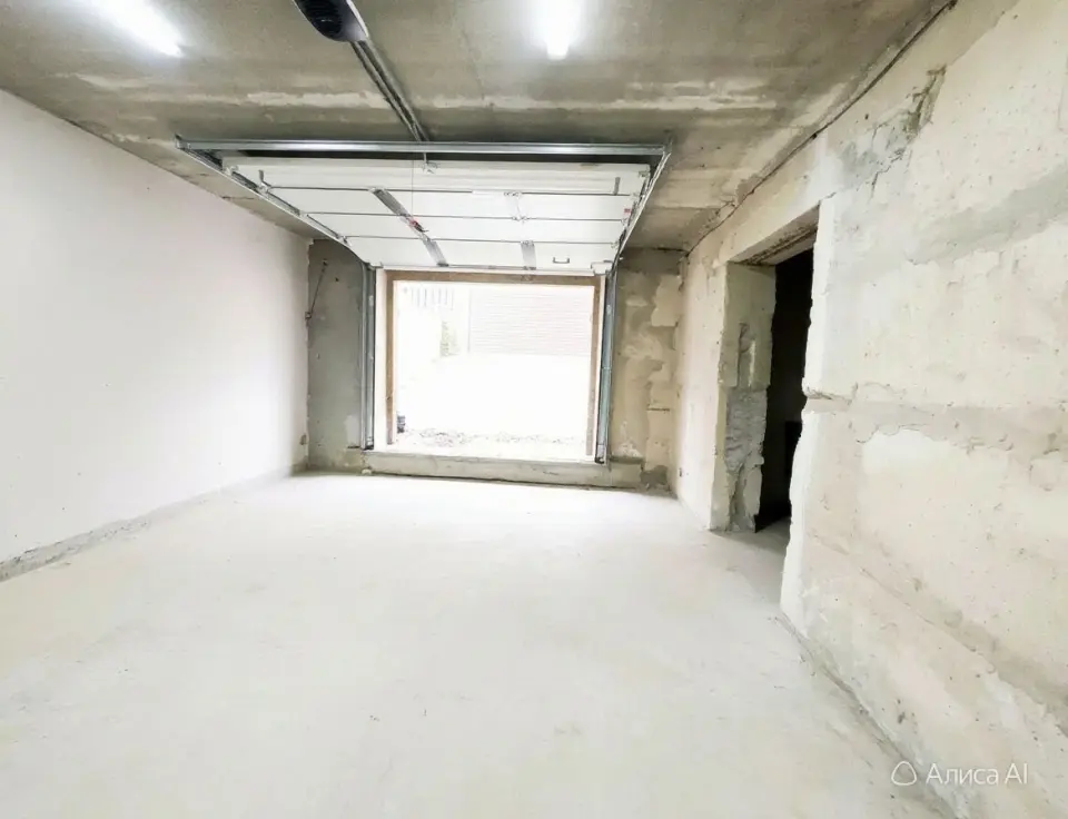 3-этажный дом, 400 м² на 9 сот. в Крымске