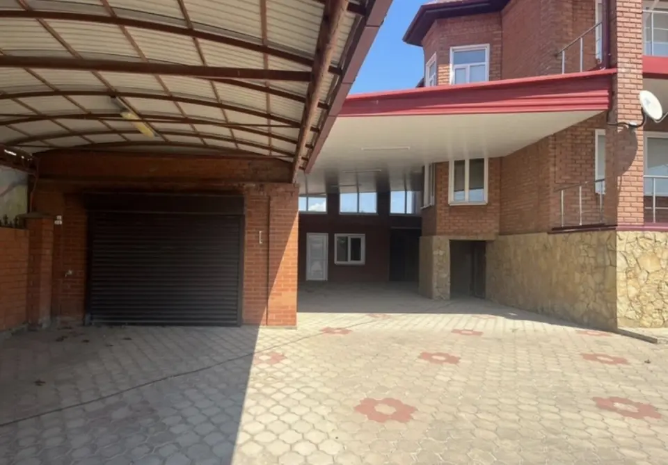 2-этажный дом, 363 м² на 20 сот. в Новоукраинский х.