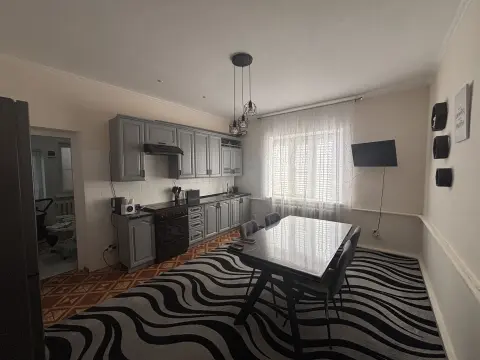 Дом, 90 м², 4 сот.