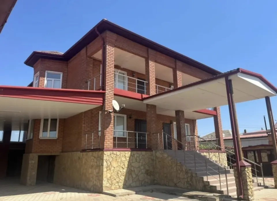 2-этажный дом, 363 м² на 20 сот. в Новоукраинский х.