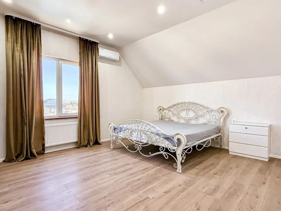 2-этажный дом, 220 м² на 6 сот. в Крымске