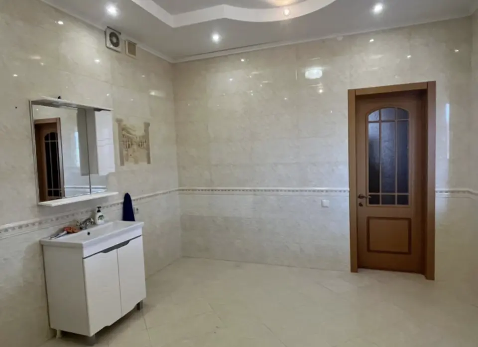 2-этажный дом, 363 м² на 20 сот. в Новоукраинский х.