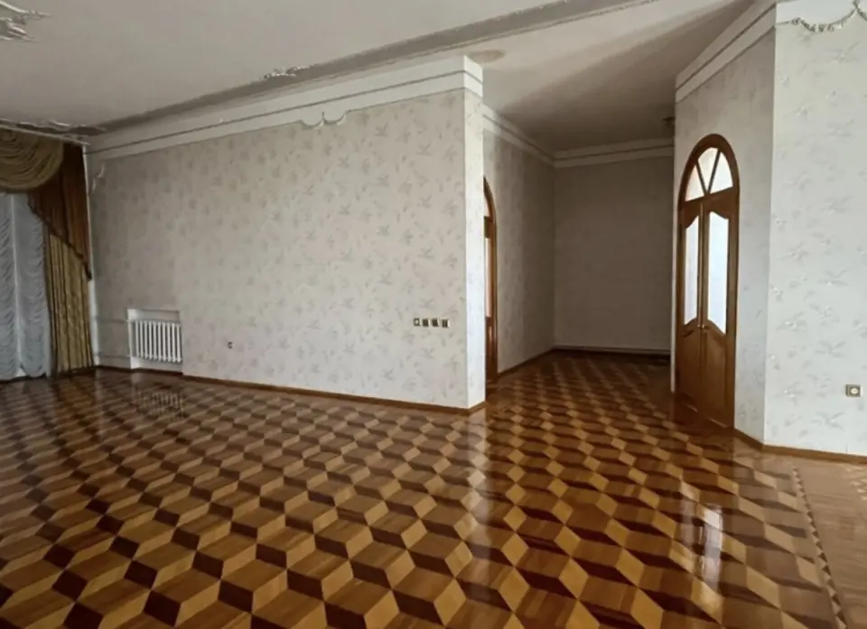 3-этажный дом, 748 м² на 15 сот. в Новоукраинский х.