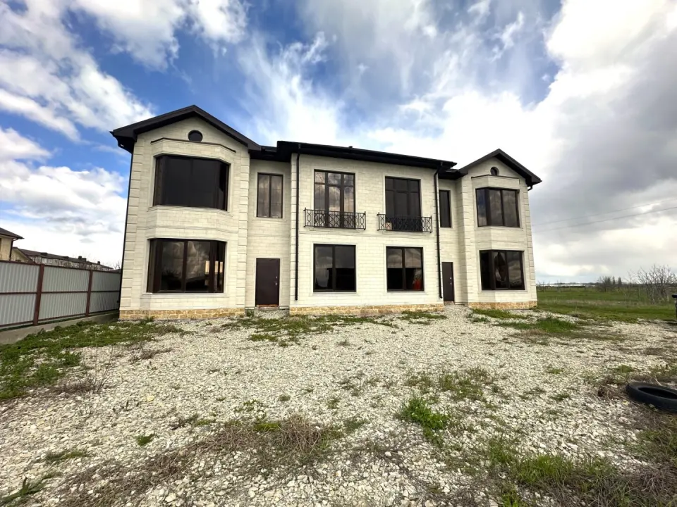 3-этажный таунхаус, 140 м² на 2,3 сот. в Крымске