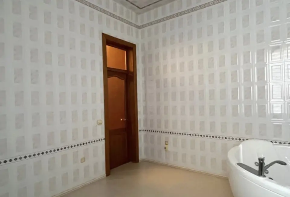 3-этажный дом, 748 м² на 15 сот. в Новоукраинский х.