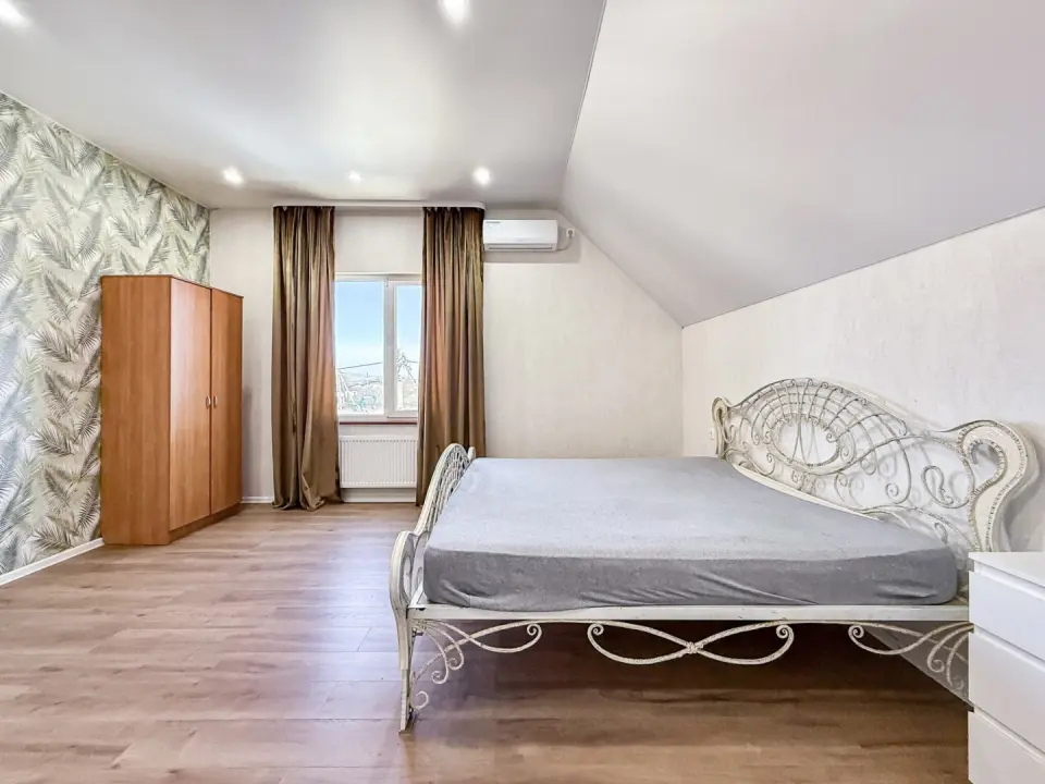 2-этажный дом, 220 м² на 6 сот. в Крымске