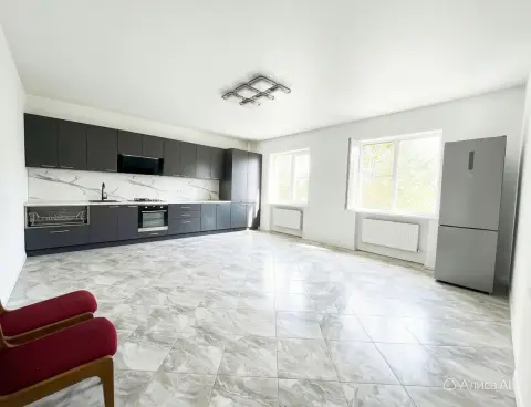 Дом, 400 м², 9 сот.