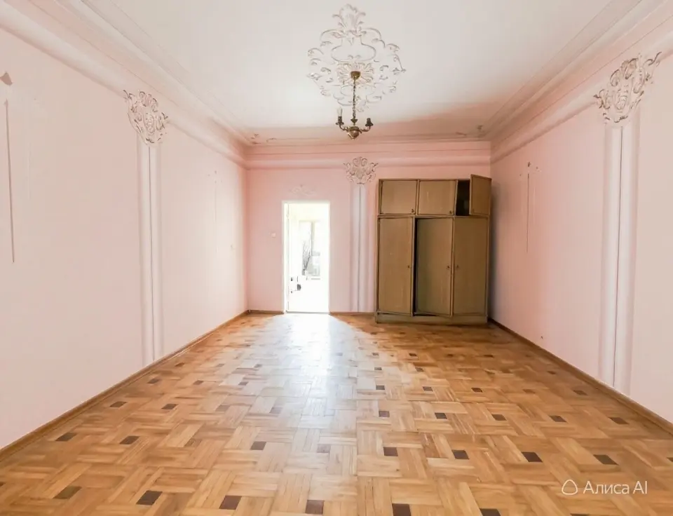 3-этажный дом, 400 м² на 9 сот. в Крымске