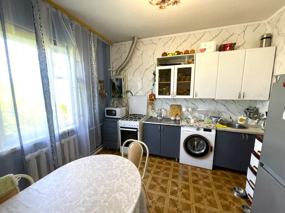 3-этажный дом, 196 м² на 7,6 сот. в Крымске