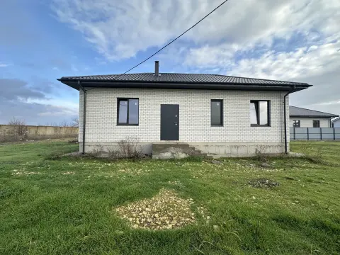 Дом, 100 м², 4 сот.