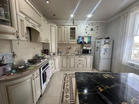 Дом, 248,3 м², 13,4 сот.