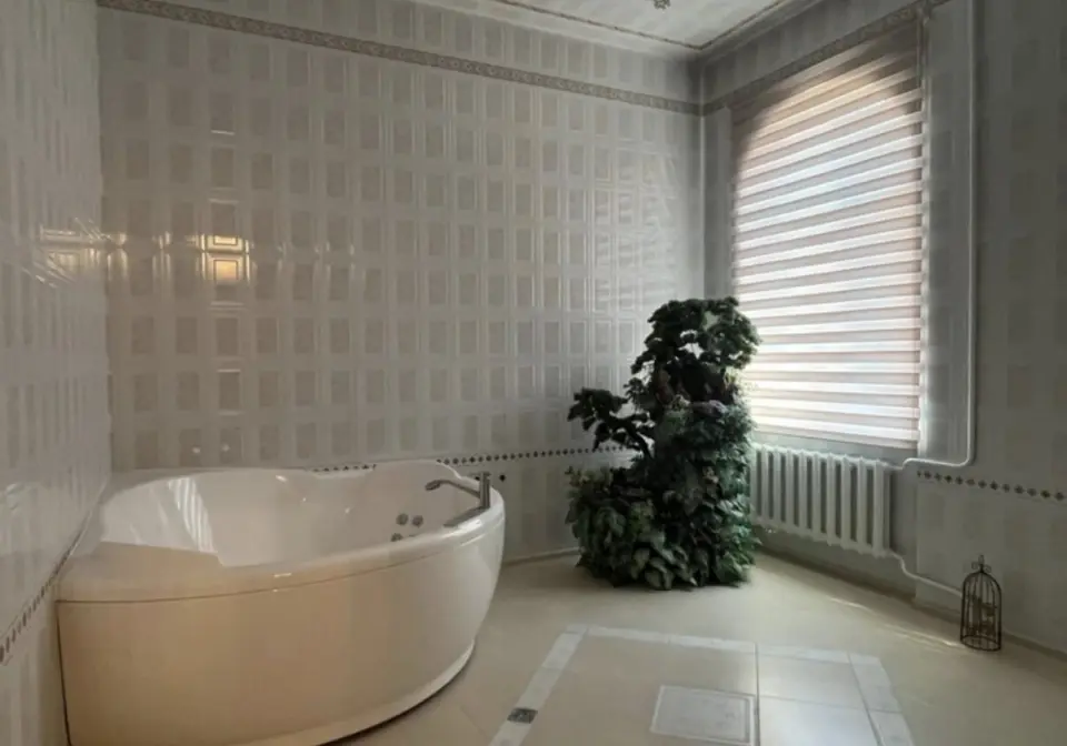 3-этажный дом, 748 м² на 15 сот. в Новоукраинский х.