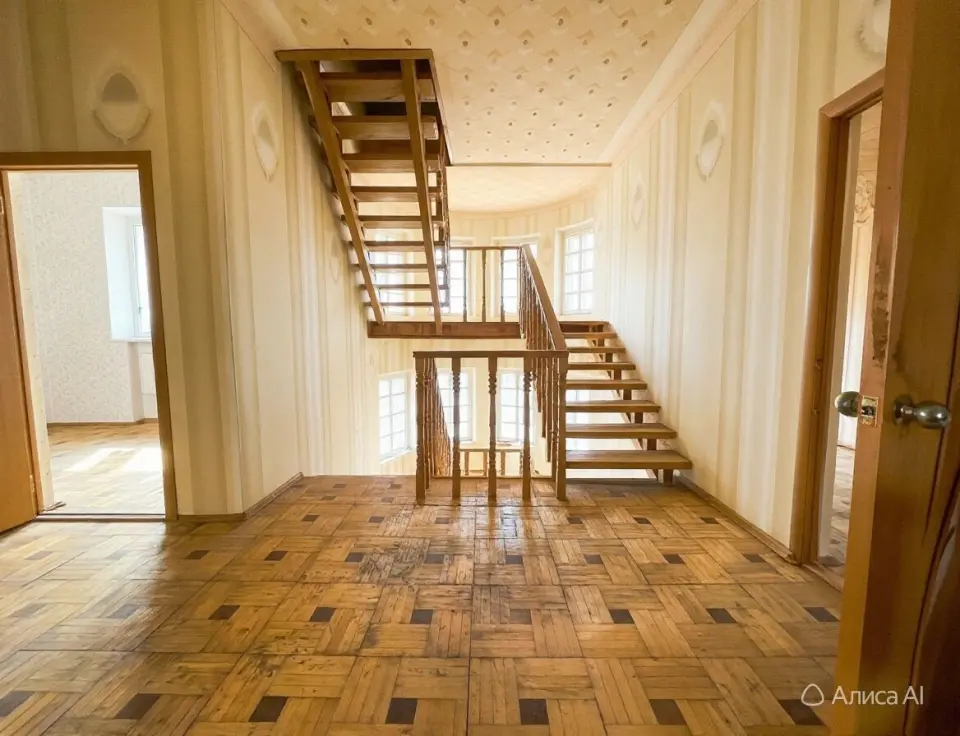 3-этажный дом, 400 м² на 9 сот. в Крымске