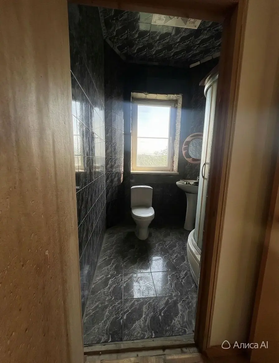 3-этажный дом, 400 м² на 9 сот. в Крымске