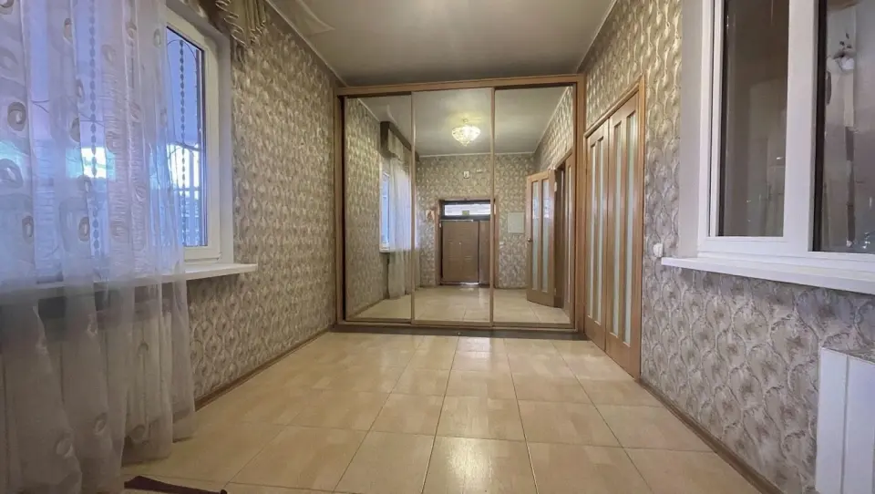 2-этажный дом, 304,8 м² на 9,6 сот. в Крымске