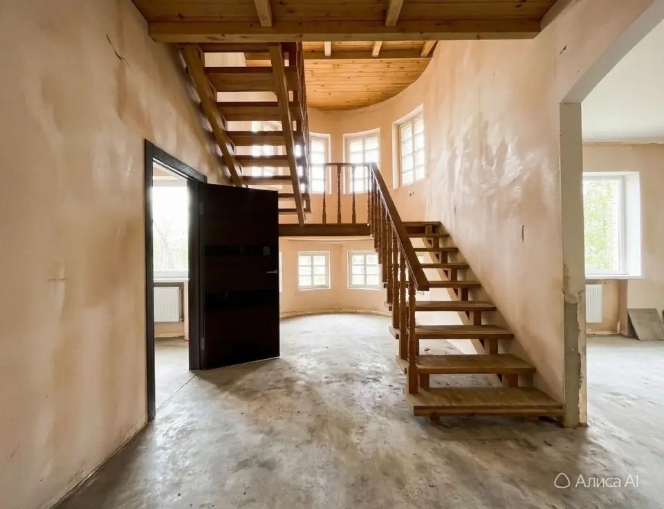 3-этажный дом, 400 м² на 9 сот. в Крымске