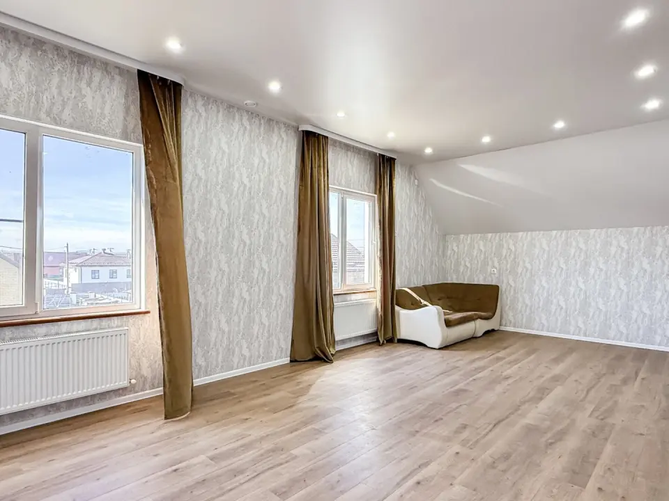 2-этажный дом, 220 м² на 6 сот. в Крымске