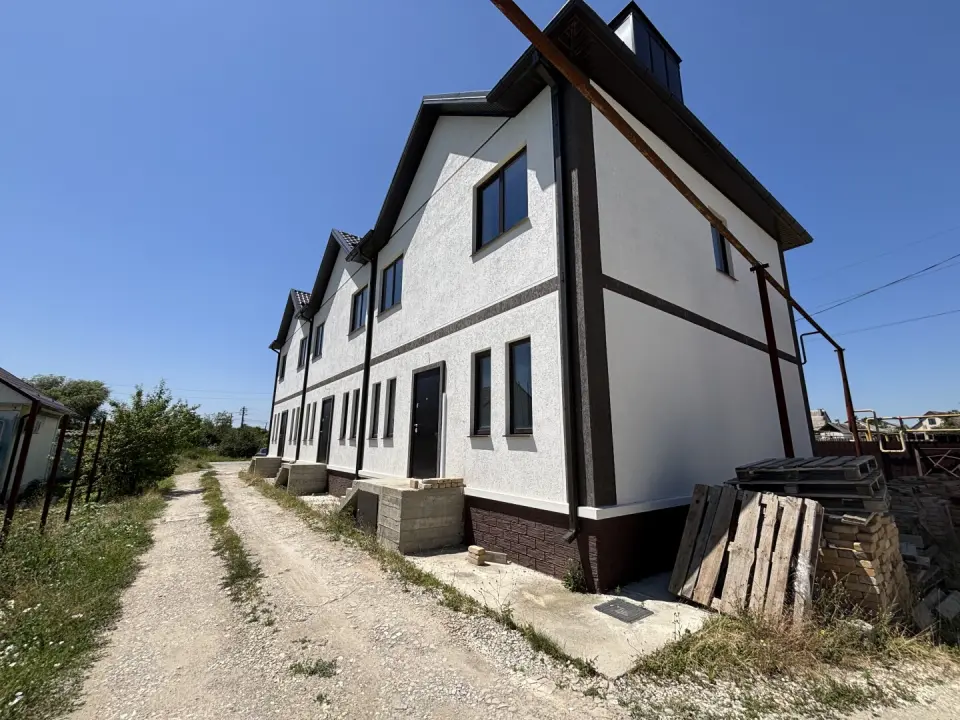 2-этажный таунхаус, 95 м² на 2 сот. в Крымске