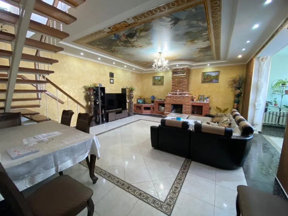2-этажный дом, 400 м² на 5 сот. в Крымске