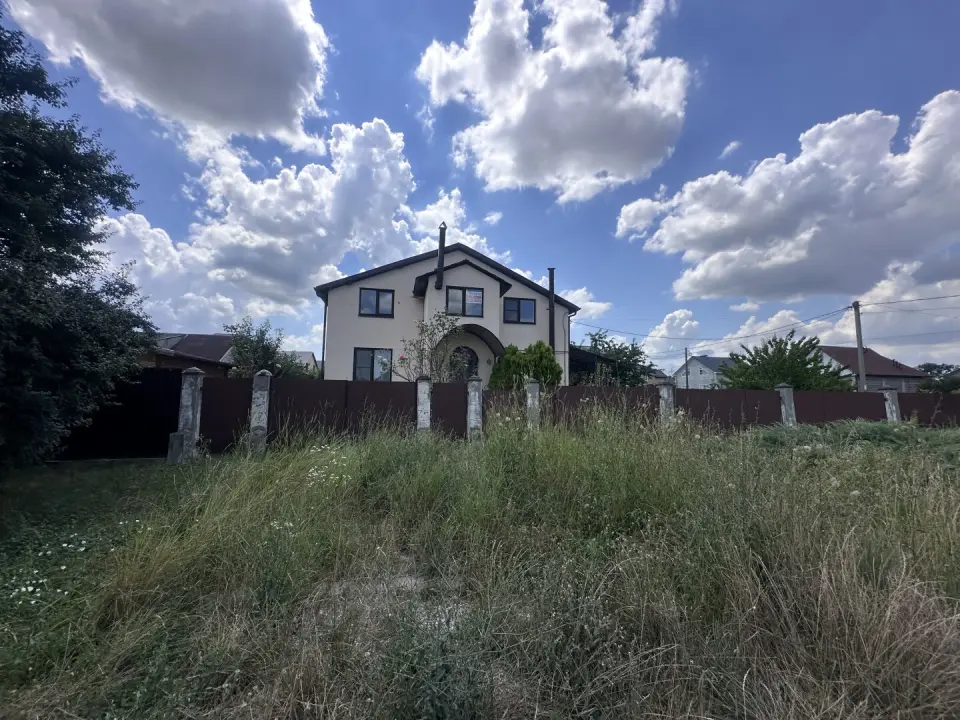 2-этажный дом, 240 м² на 6 сот. в Крымске