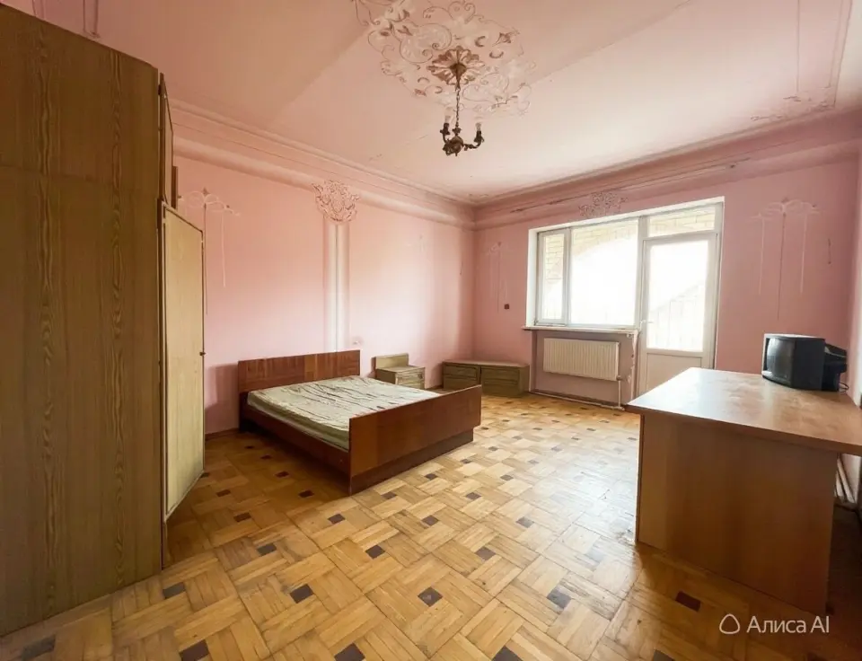 3-этажный дом, 400 м² на 9 сот. в Крымске