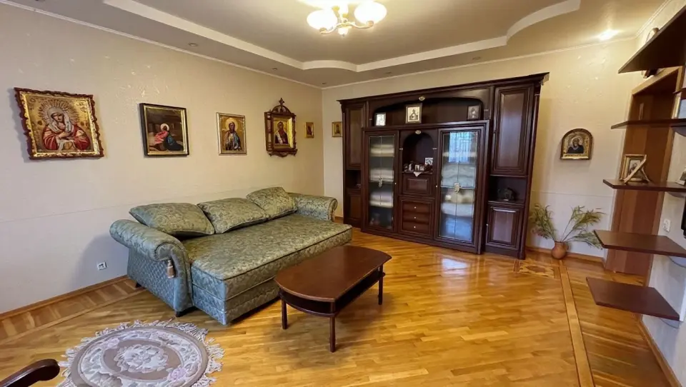 2-этажный дом, 304,8 м² на 9,6 сот. в Крымске