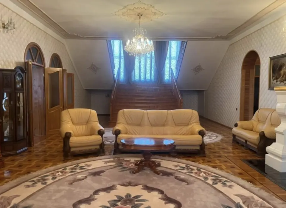 3-этажный дом, 748 м² на 15 сот. в Новоукраинский х.