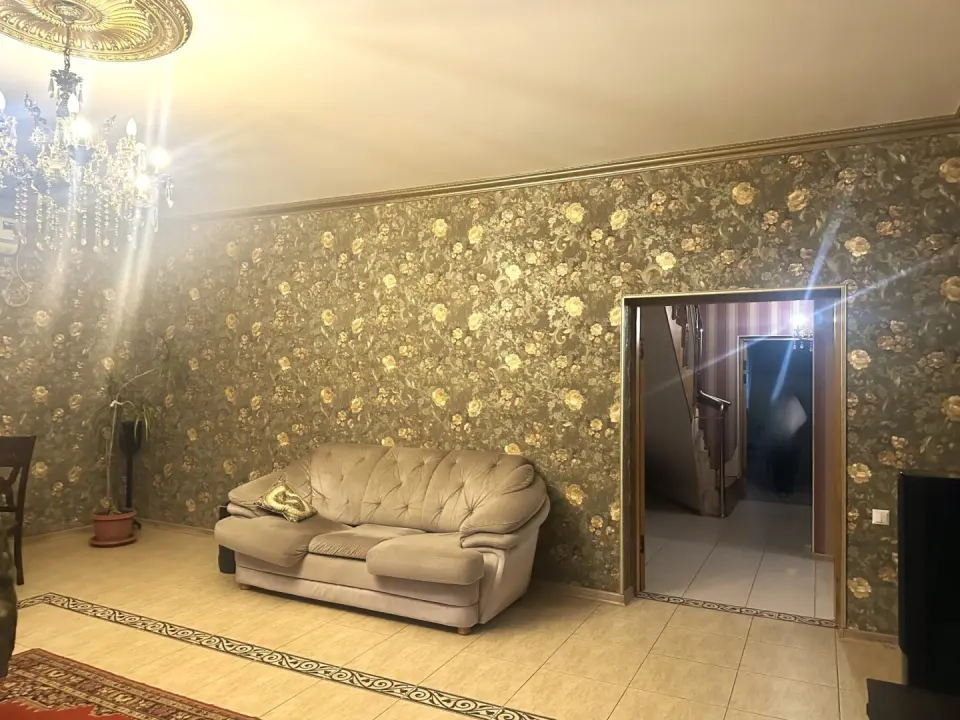 2-этажный дом, 330 м² на 9 сот. в Крымске