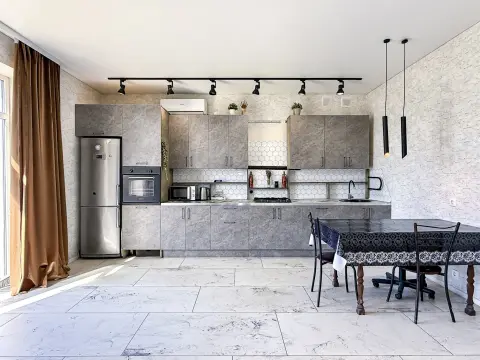Дом, 220 м², 6 сот.