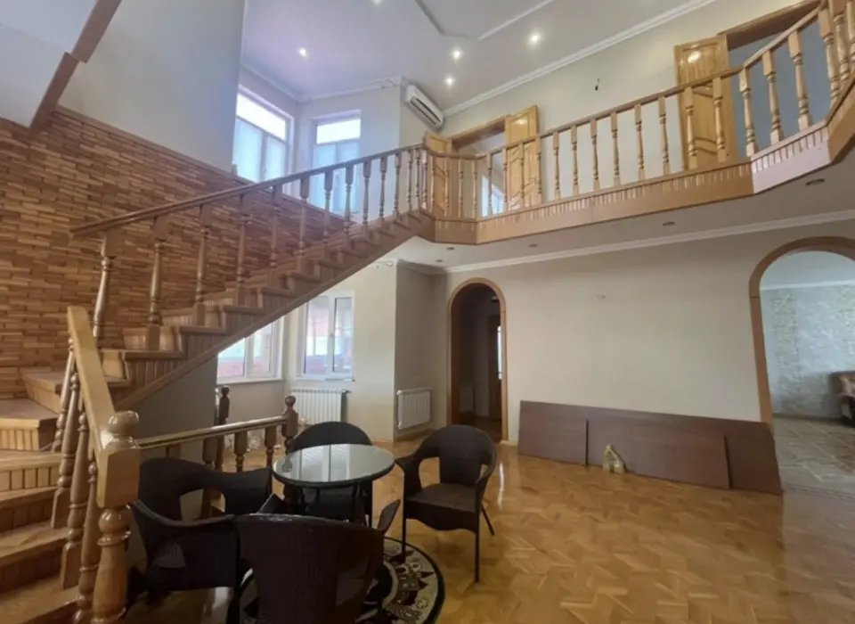 2-этажный дом, 363 м² на 20 сот. в Новоукраинский х.