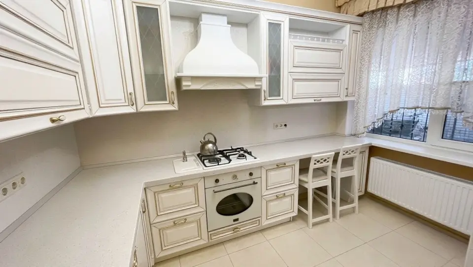 2-этажный дом, 304,8 м² на 9,6 сот. в Крымске