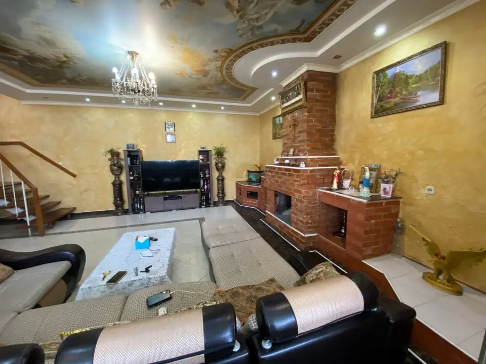 2-этажный дом, 400 м² на 5 сот. в Крымске