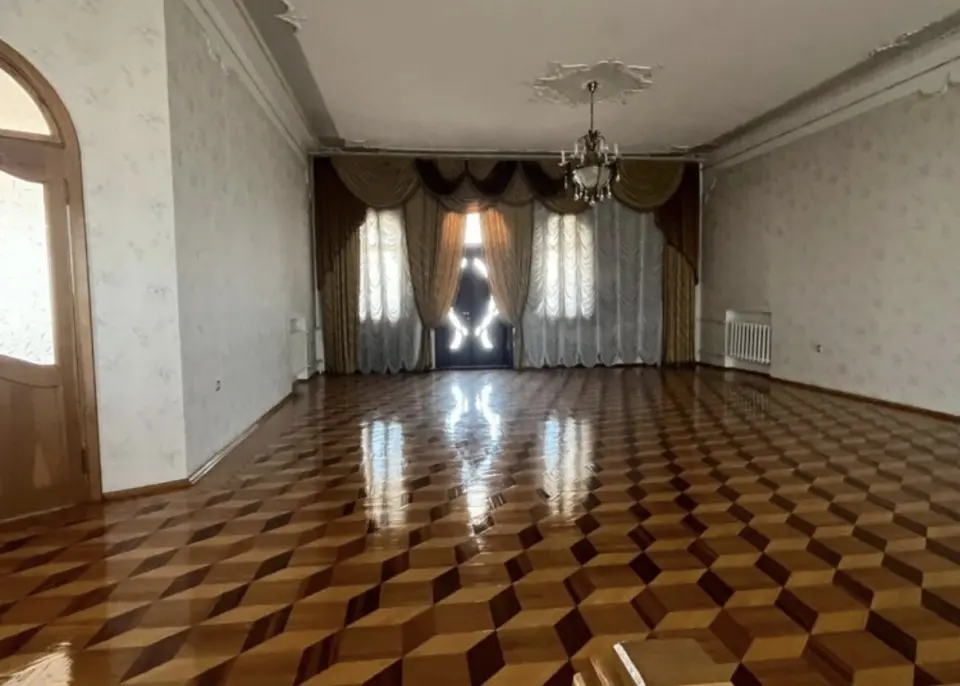 3-этажный дом, 748 м² на 15 сот. в Новоукраинский х.