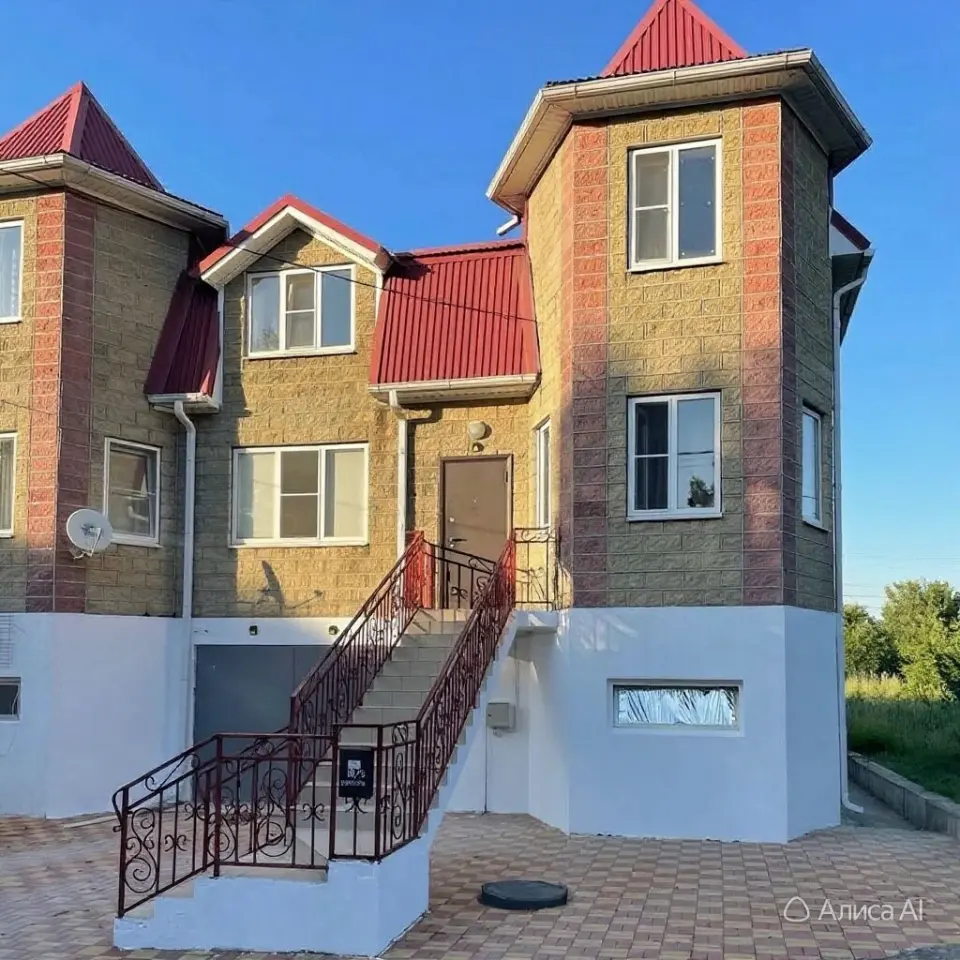3-этажный дом, 230 м² на 10 сот. в Крымске