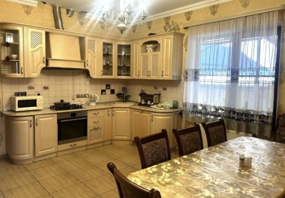 2-этажный дом, 187 м² на 4,8 сот. в Крымске