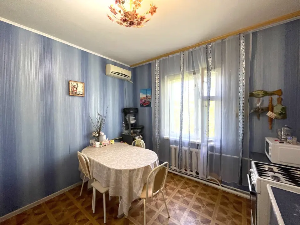 3-этажный дом, 196 м² на 7,6 сот. в Крымске