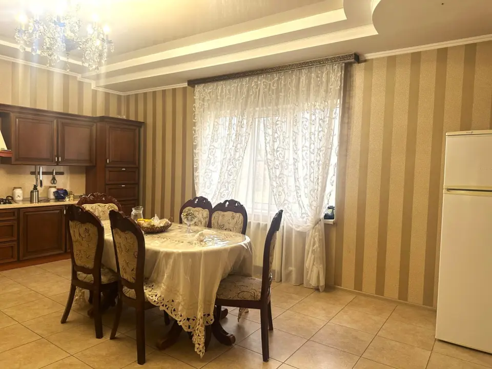 2-этажный дом, 330 м² на 9 сот. в Крымске