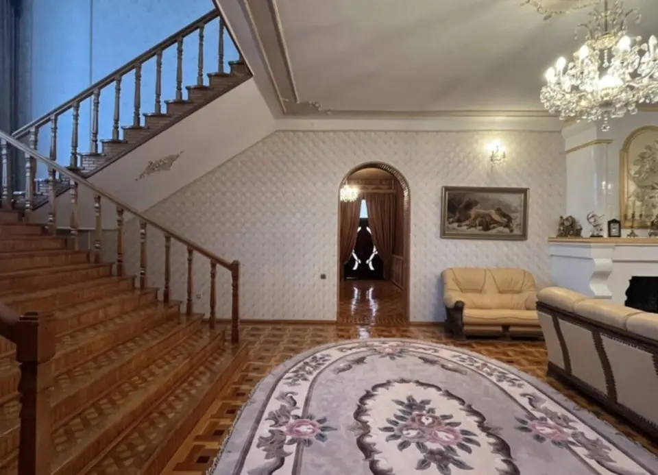 3-этажный дом, 748 м² на 15 сот. в Новоукраинский х.