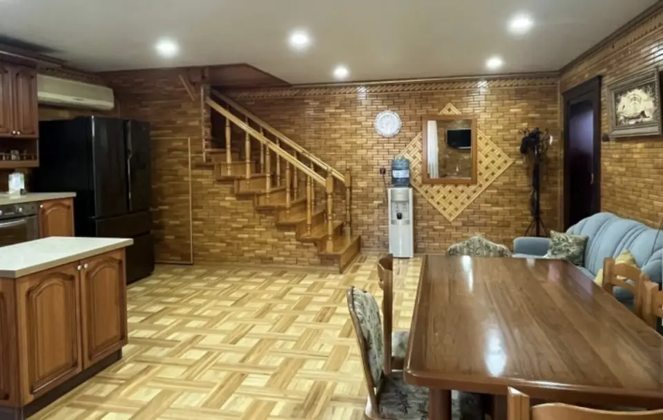 3-этажный дом, 748 м² на 15 сот. в Новоукраинский х.