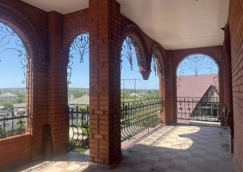 3-этажный дом, 748 м² на 15 сот. в Новоукраинский х.