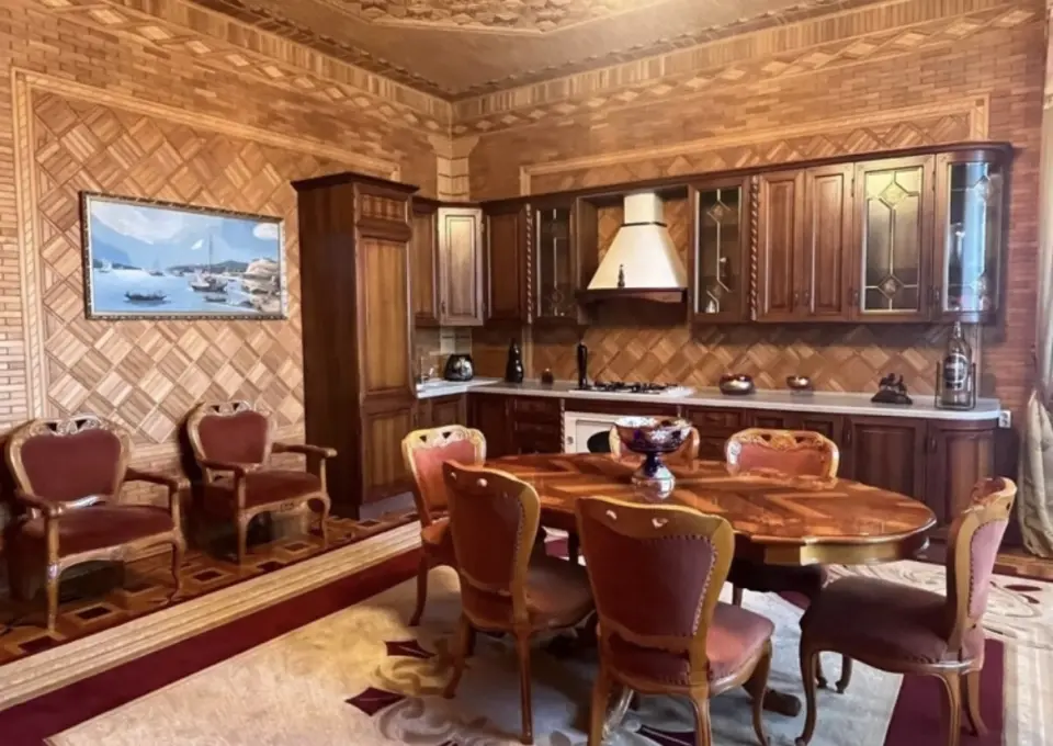 3-этажный дом, 748 м² на 15 сот. в Новоукраинский х.