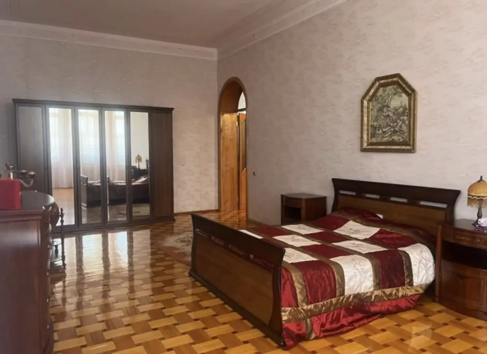 3-этажный дом, 748 м² на 15 сот. в Новоукраинский х.