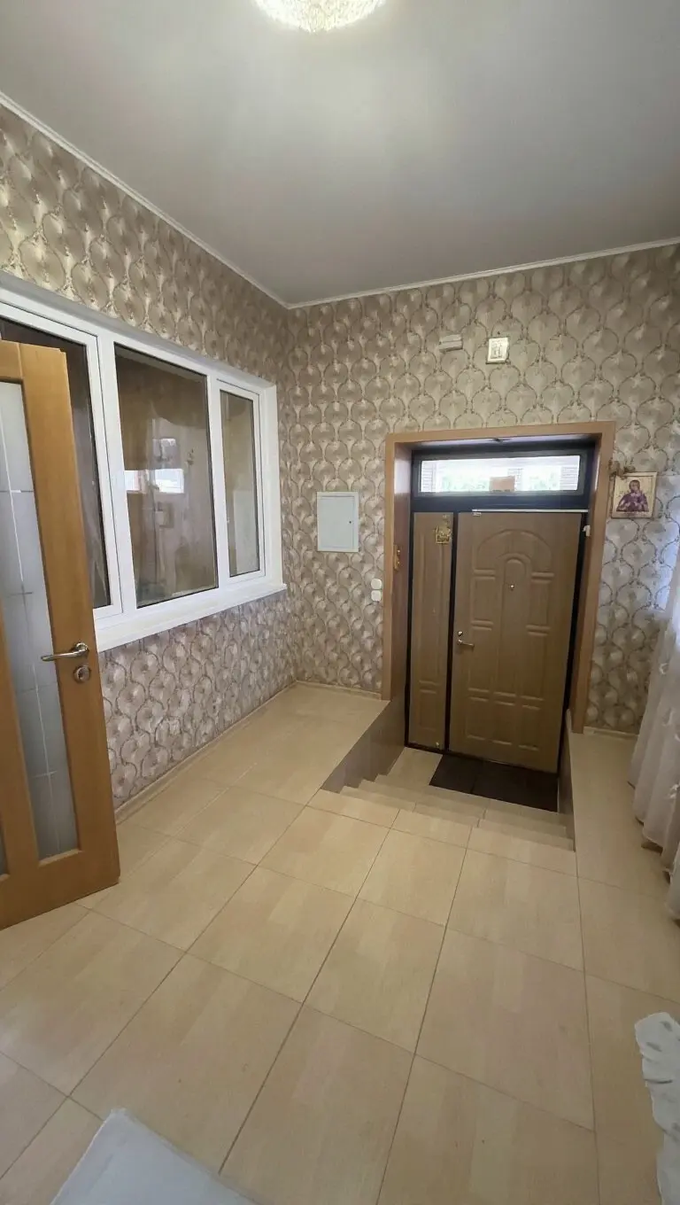 2-этажный дом, 304,8 м² на 9,6 сот. в Крымске