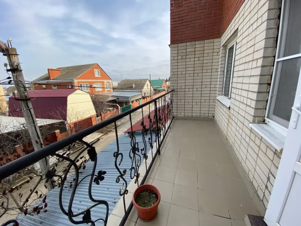 2-этажный дом, 400 м² на 5 сот. в Крымске