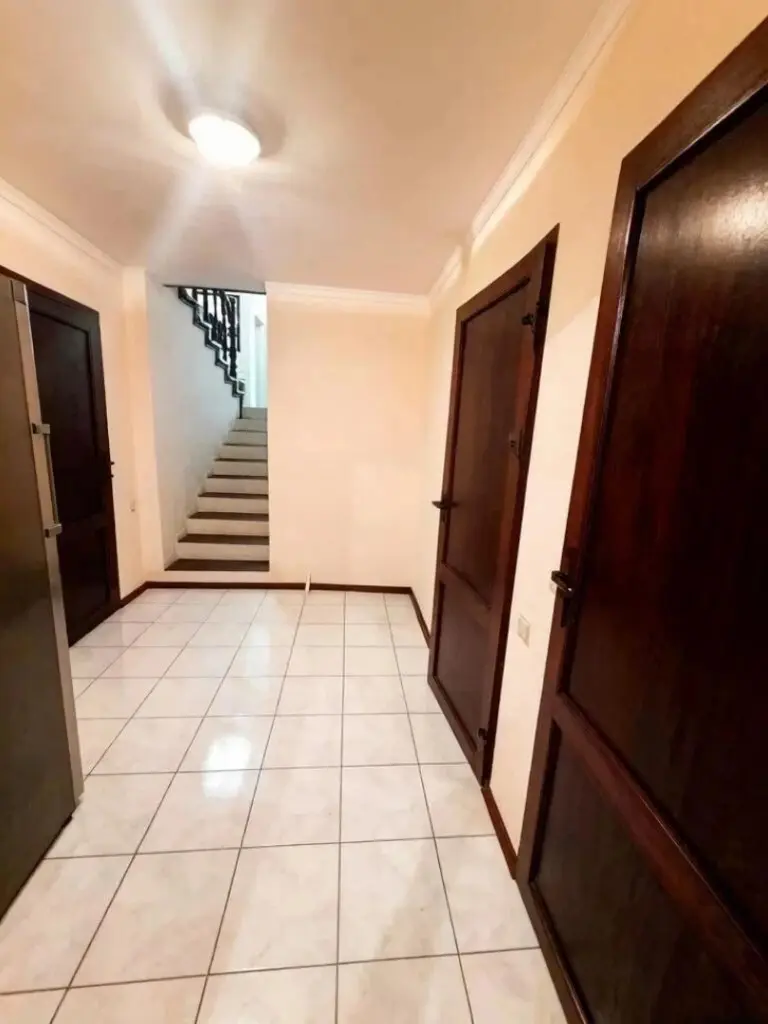2-этажный дом, 251 м² на 5,1 сот. в Крымске
