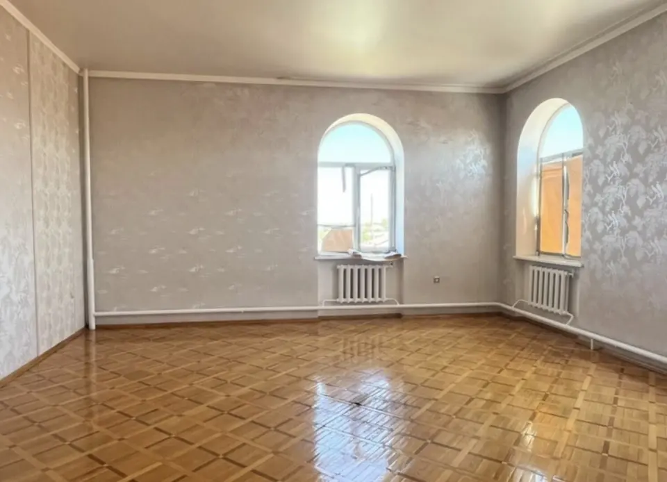 3-этажный дом, 748 м² на 15 сот. в Новоукраинский х.